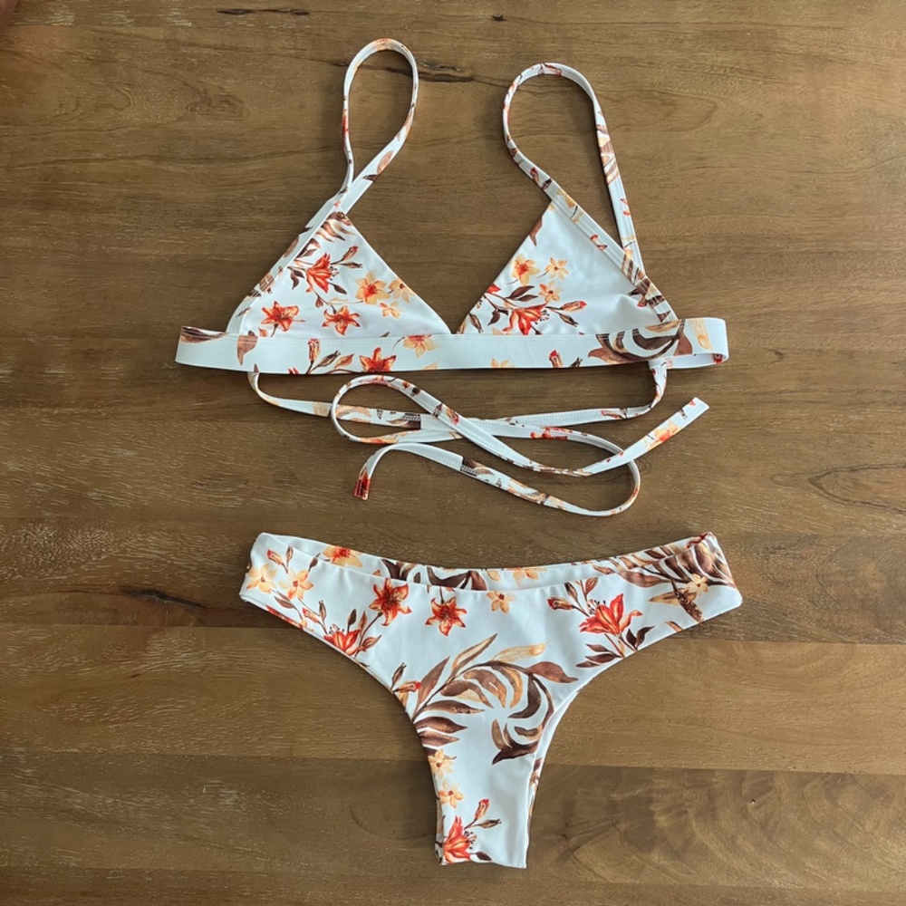 Kulani Kinis - Willow Triangle Bikini Top - Picture 2 of 3